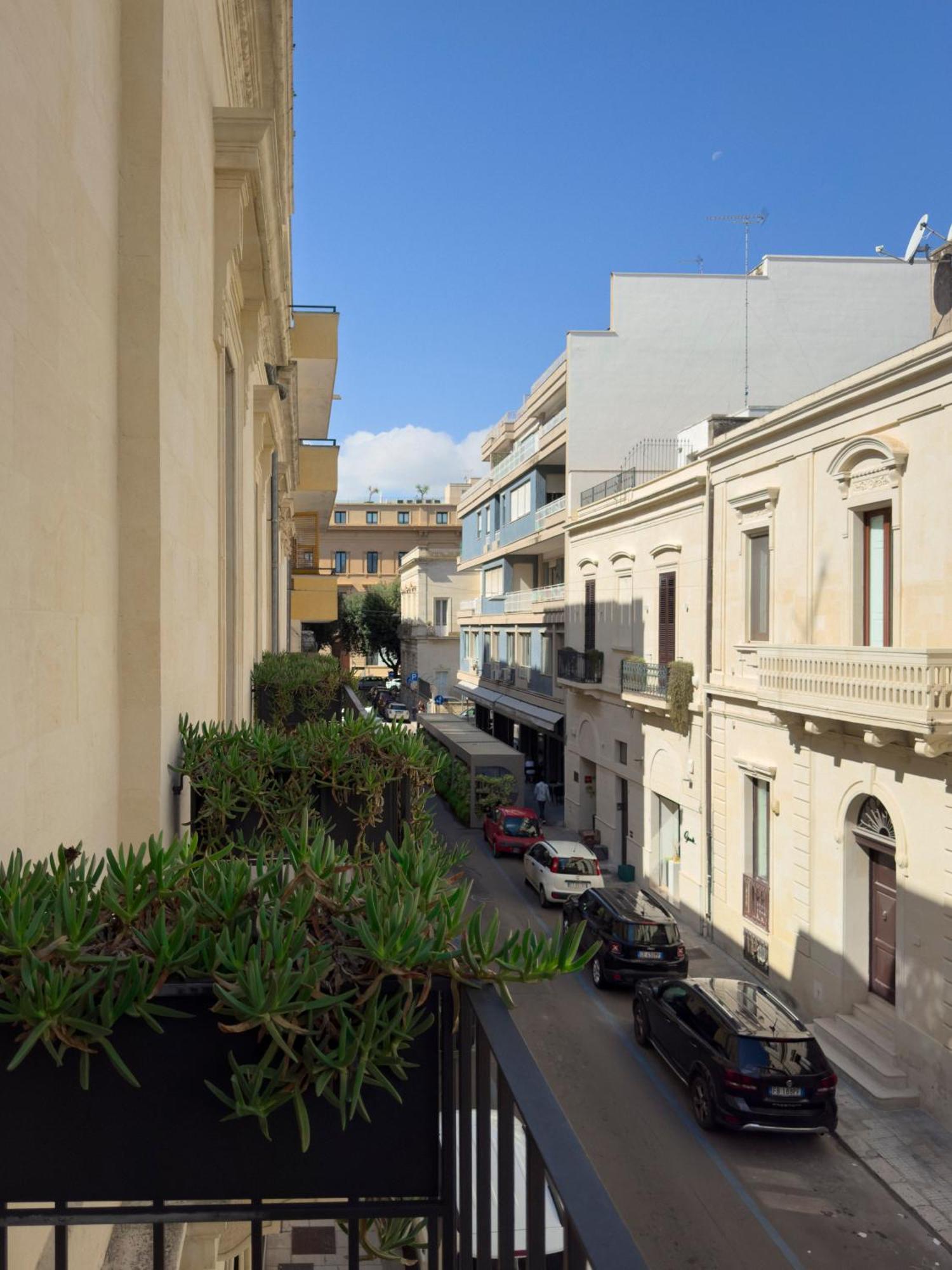 Hotel Casa 300Mila Lecce Exterior foto